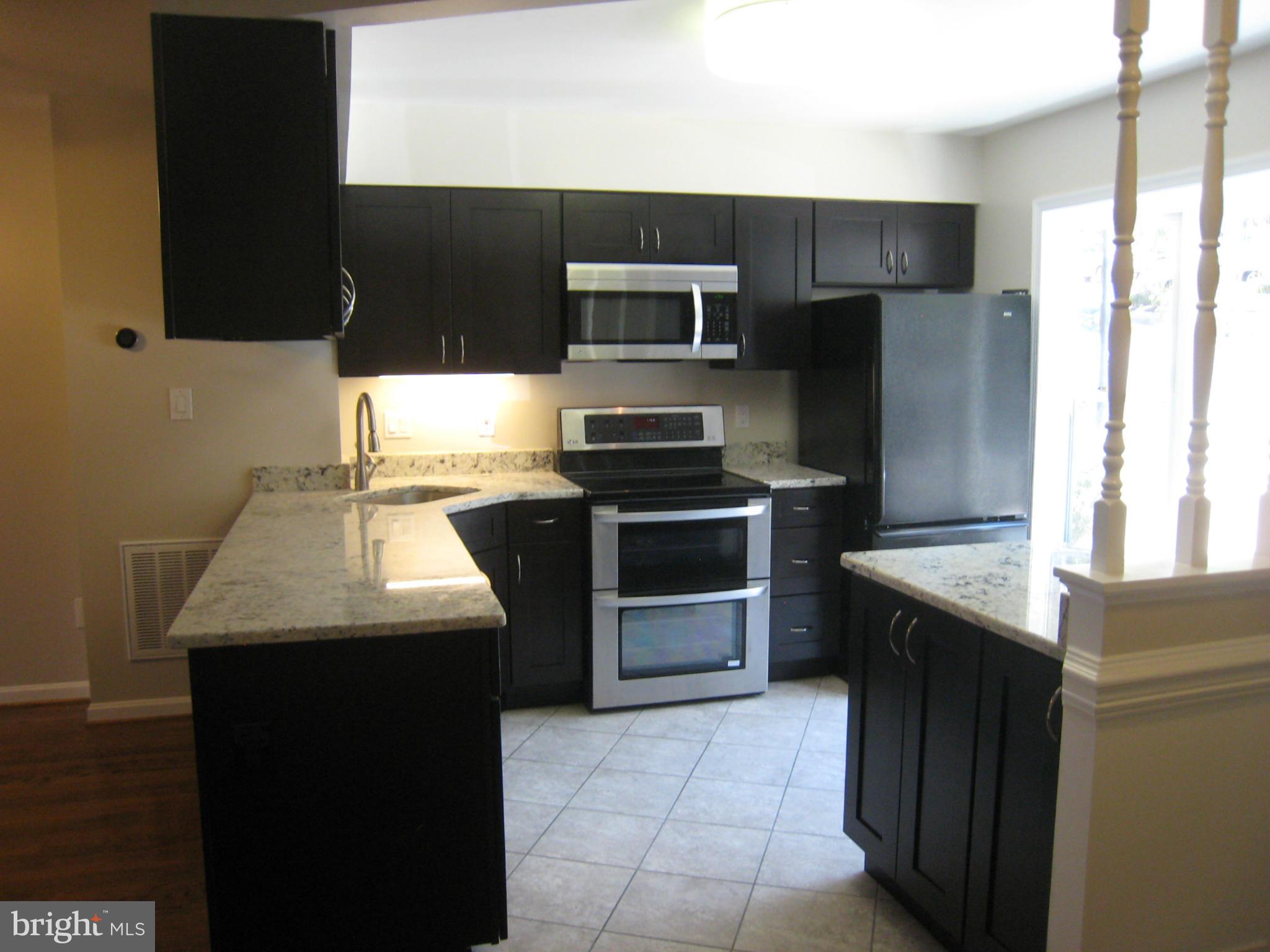 2025 South Glebe Road Arlington, VA 22206 - Photo 9 of 30 Kitchen
