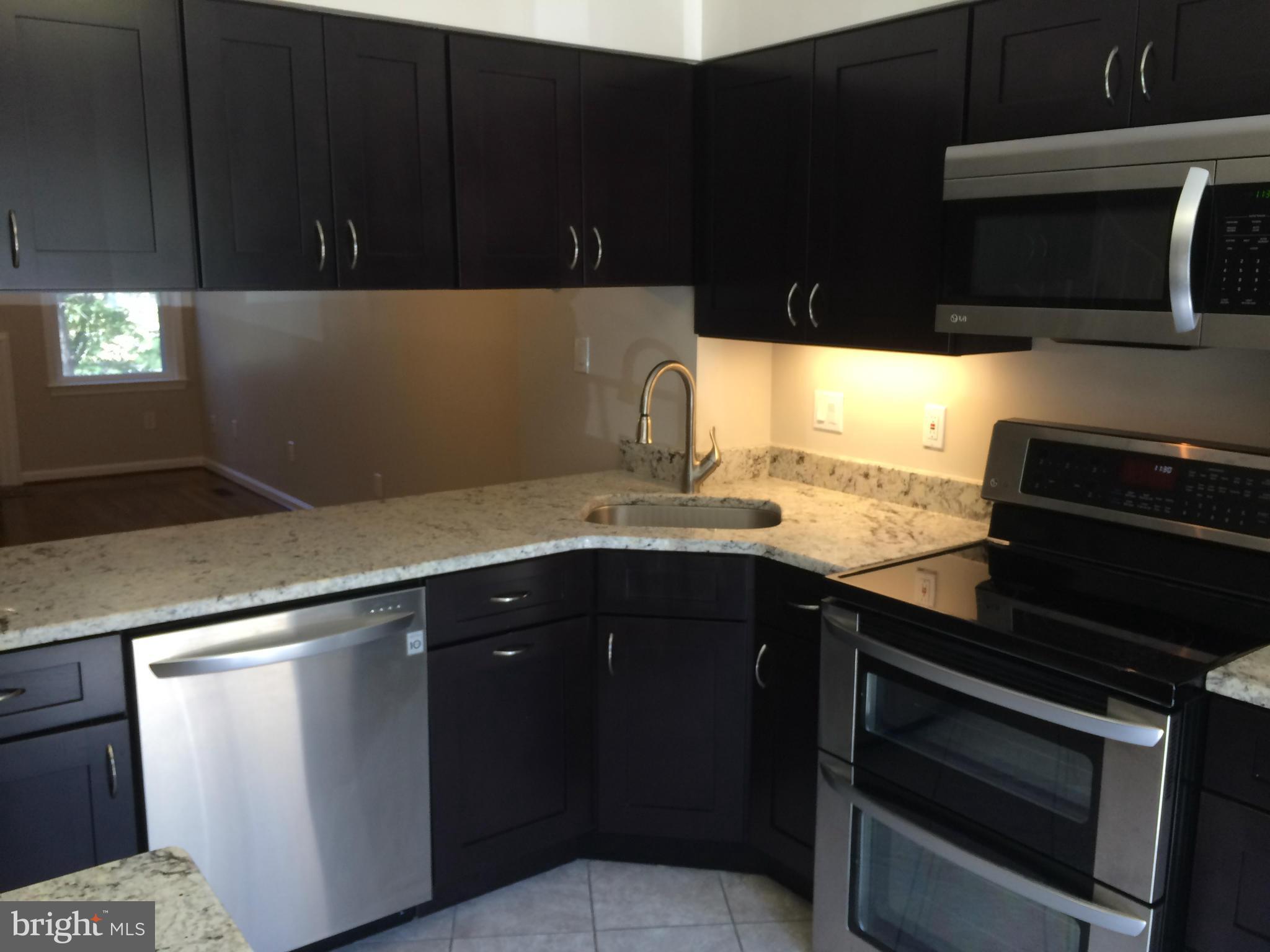2025 South Glebe Road Arlington, VA 22206 - Photo 10 of 30 Kitchen