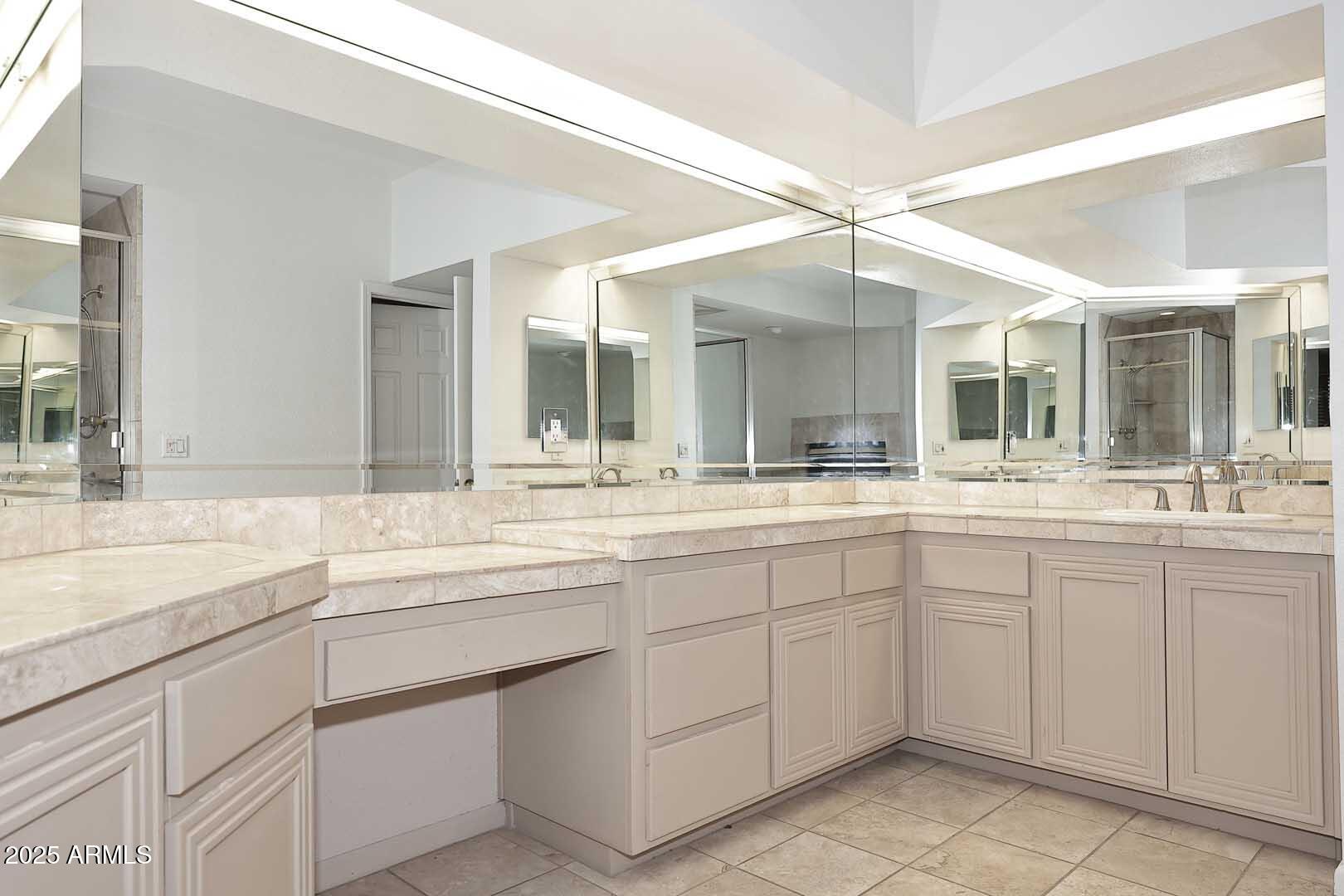 7740 East Gainey Ranch Road, Unit 13 Scottsdale, AZ 85258 - Photo 26 of 51 Primary Bath