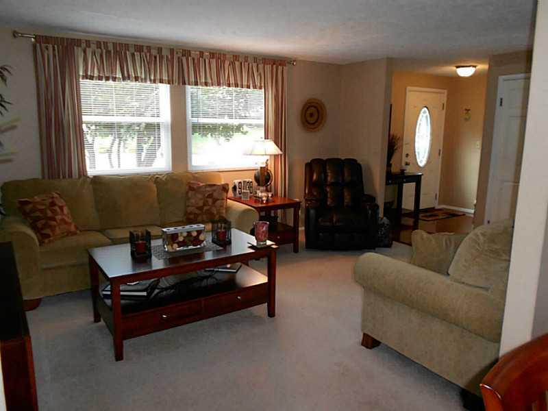 254 Partridge Run Road Gibsonia, PA 15044 - Photo 3 of 24 Living Room.