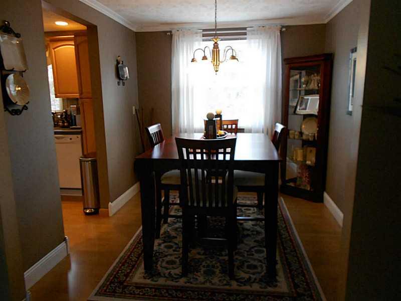 254 Partridge Run Road Gibsonia, PA 15044 - Photo 4 of 24 Dining Room. 10X8