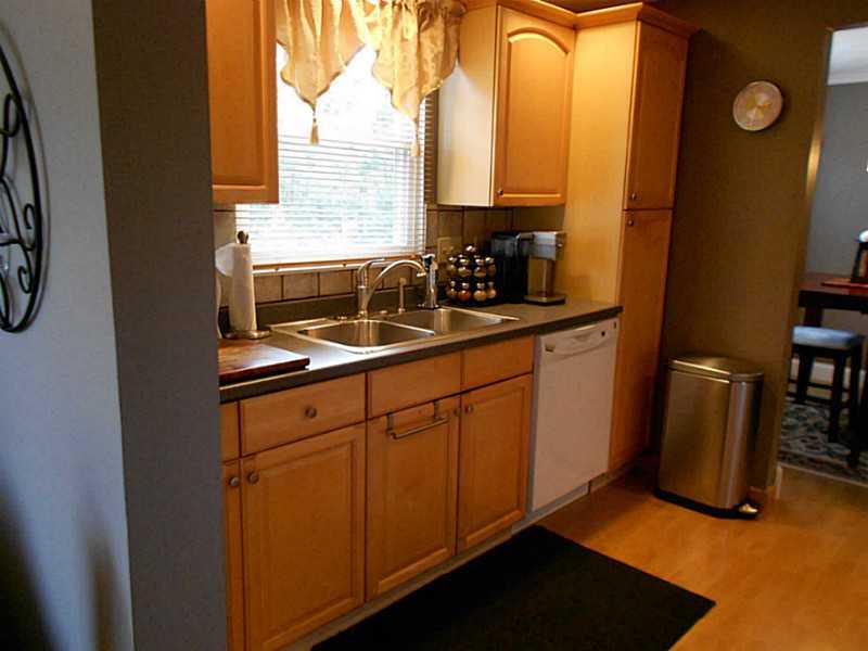 254 Partridge Run Road Gibsonia, PA 15044 - Photo 5 of 24 Kitchen. 9X9 -UPDATED KITCHEN CABINETRY