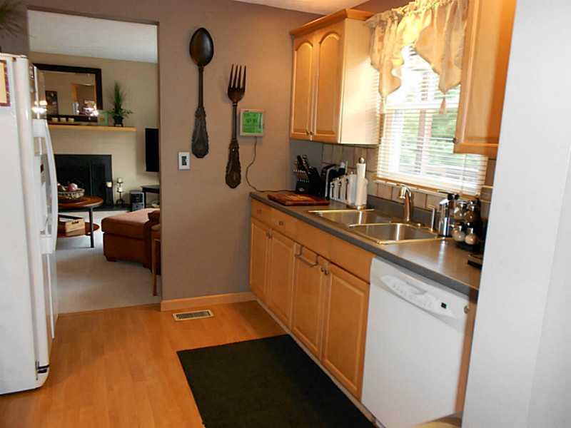 254 Partridge Run Road Gibsonia, PA 15044 - Photo 6 of 24 Kitchen.