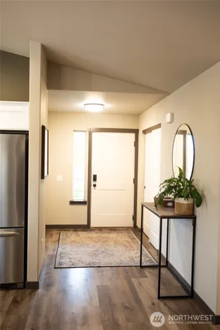 a view of entryway with a big room and glass door