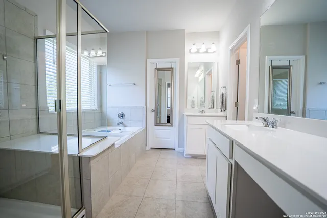 $360,000 | 5001 Drovers Path, St. Hedwig, TX 78152