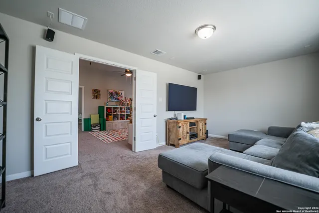 $360,000 | 5001 Drovers Path, St. Hedwig, TX 78152