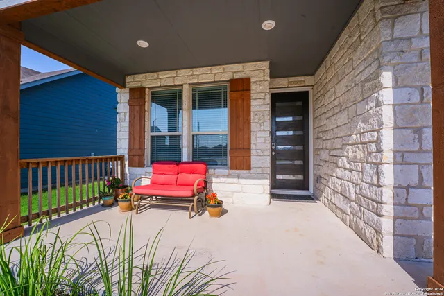 $360,000 | 5001 Drovers Path, St. Hedwig, TX 78152