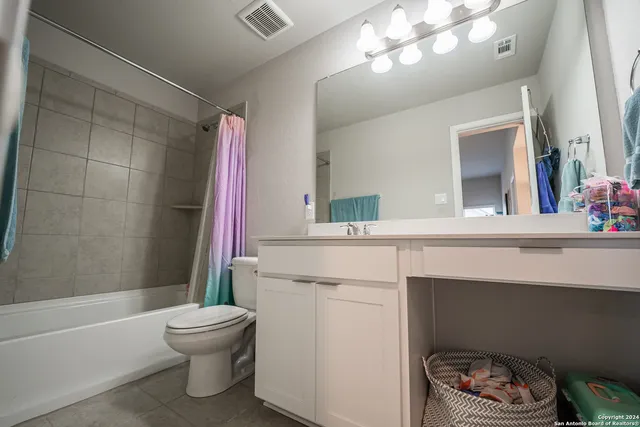 $360,000 | 5001 Drovers Path, St. Hedwig, TX 78152