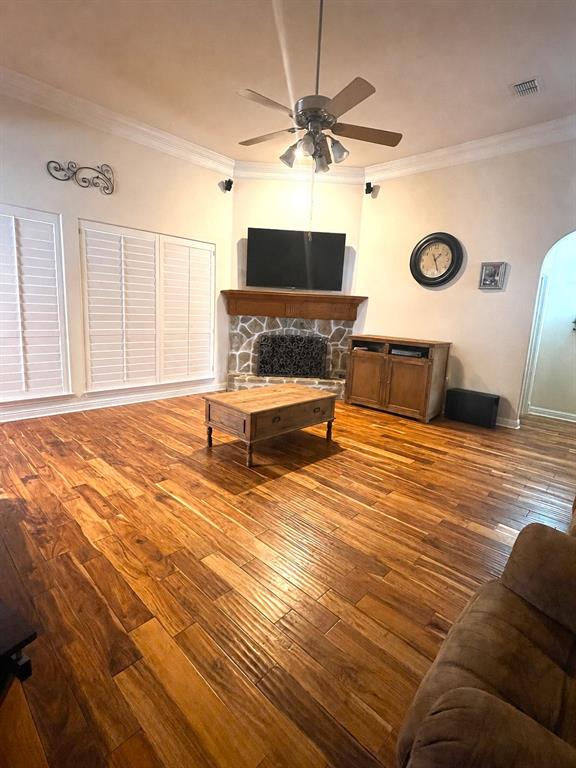 253 South Natural Spring Lane Azle, TX 76020 - Photo 4 of 18 Living Room