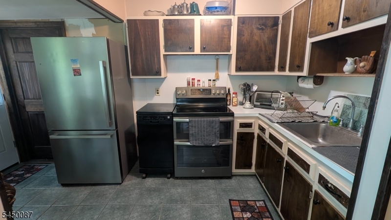 31 Hewitt Road West Milford, NJ 07421 - Photo 15 of 22