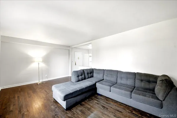 $1,950 | 12 Wainwright Avenue, Unit 1B, Yonkers, NY 10710