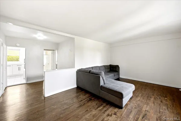 $1,950 | 12 Wainwright Avenue, Unit 1B, Yonkers, NY 10710