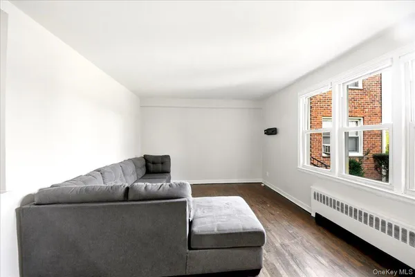 $1,950 | 12 Wainwright Avenue, Unit 1B, Yonkers, NY 10710