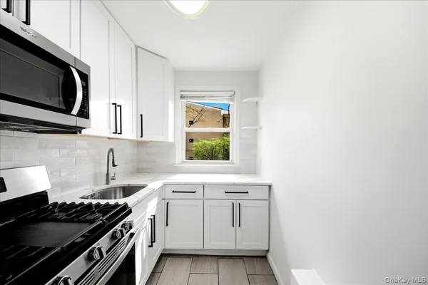 $1,950 | 12 Wainwright Avenue, Unit 1B, Yonkers, NY 10710