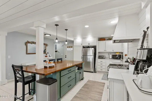 $530,000 | 10321 Meadowbrook Road, Yakima, WA 98903