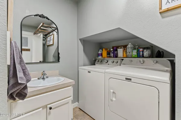 $530,000 | 10321 Meadowbrook Road, Yakima, WA 98903