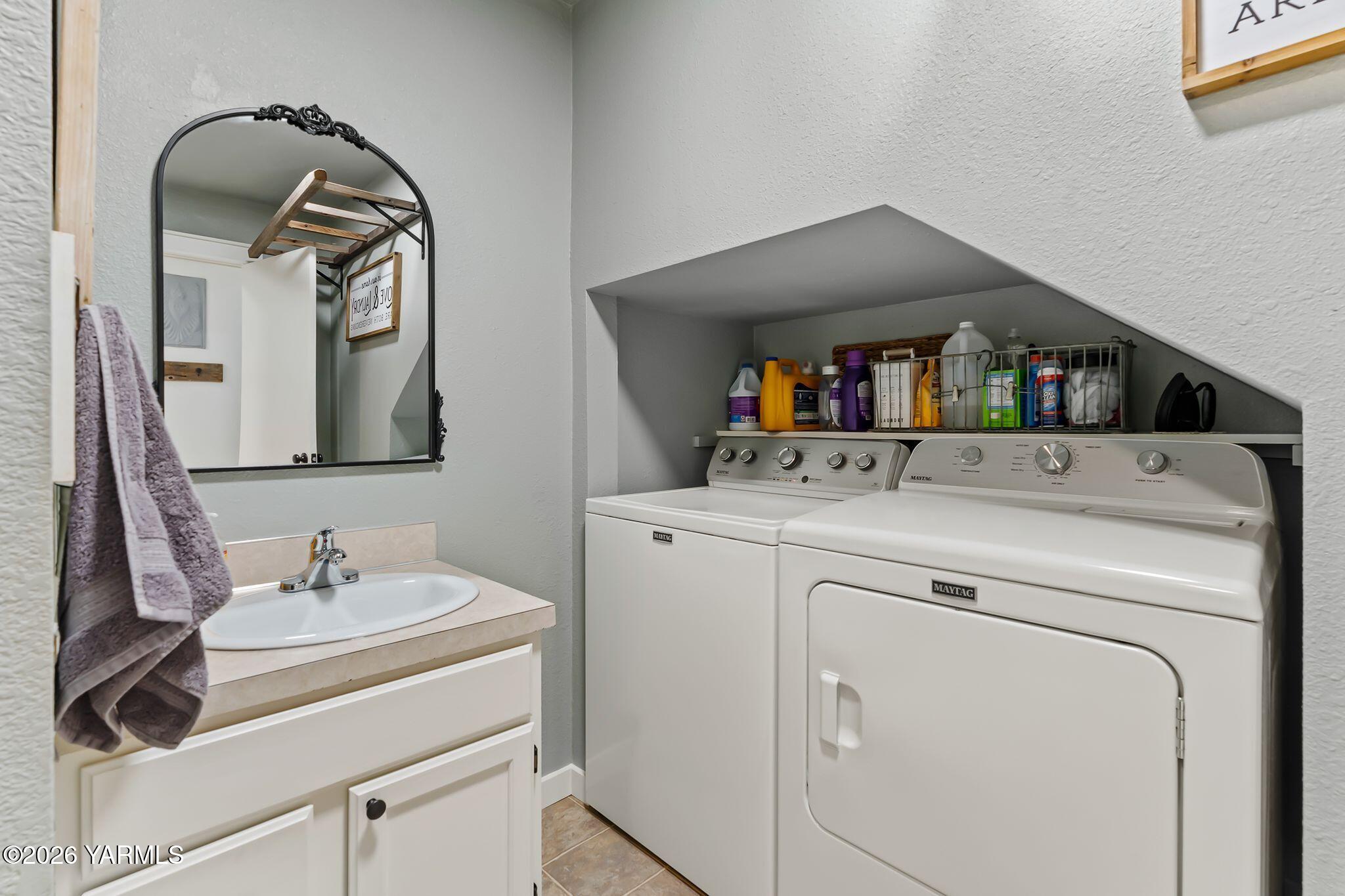 10321 Meadowbrook Road Yakima, WA 98903 - Photo 15 of 40 24_10321 Meadowbrook Rd-14