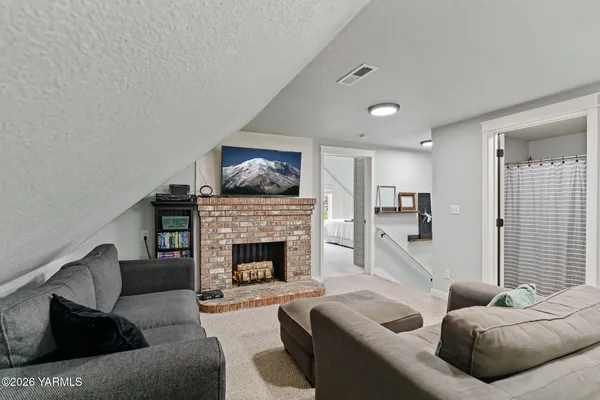 $530,000 | 10321 Meadowbrook Road, Yakima, WA 98903