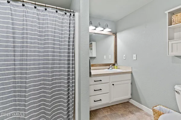 $530,000 | 10321 Meadowbrook Road, Yakima, WA 98903
