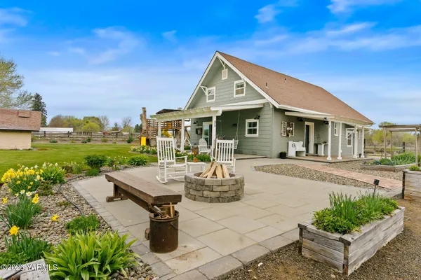 $530,000 | 10321 Meadowbrook Road, Yakima, WA 98903