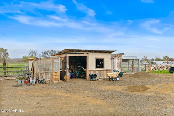 $530,000 | 10321 Meadowbrook Road, Yakima, WA 98903