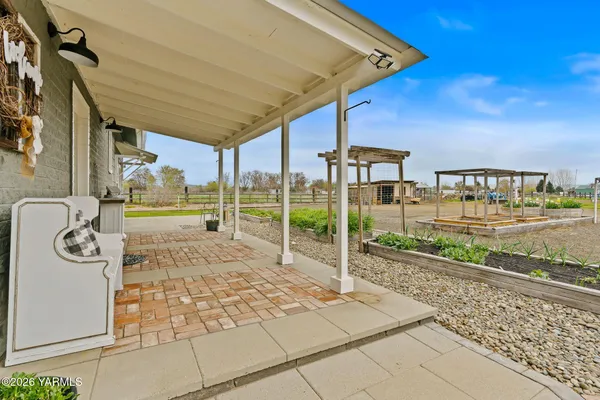 $530,000 | 10321 Meadowbrook Road, Yakima, WA 98903