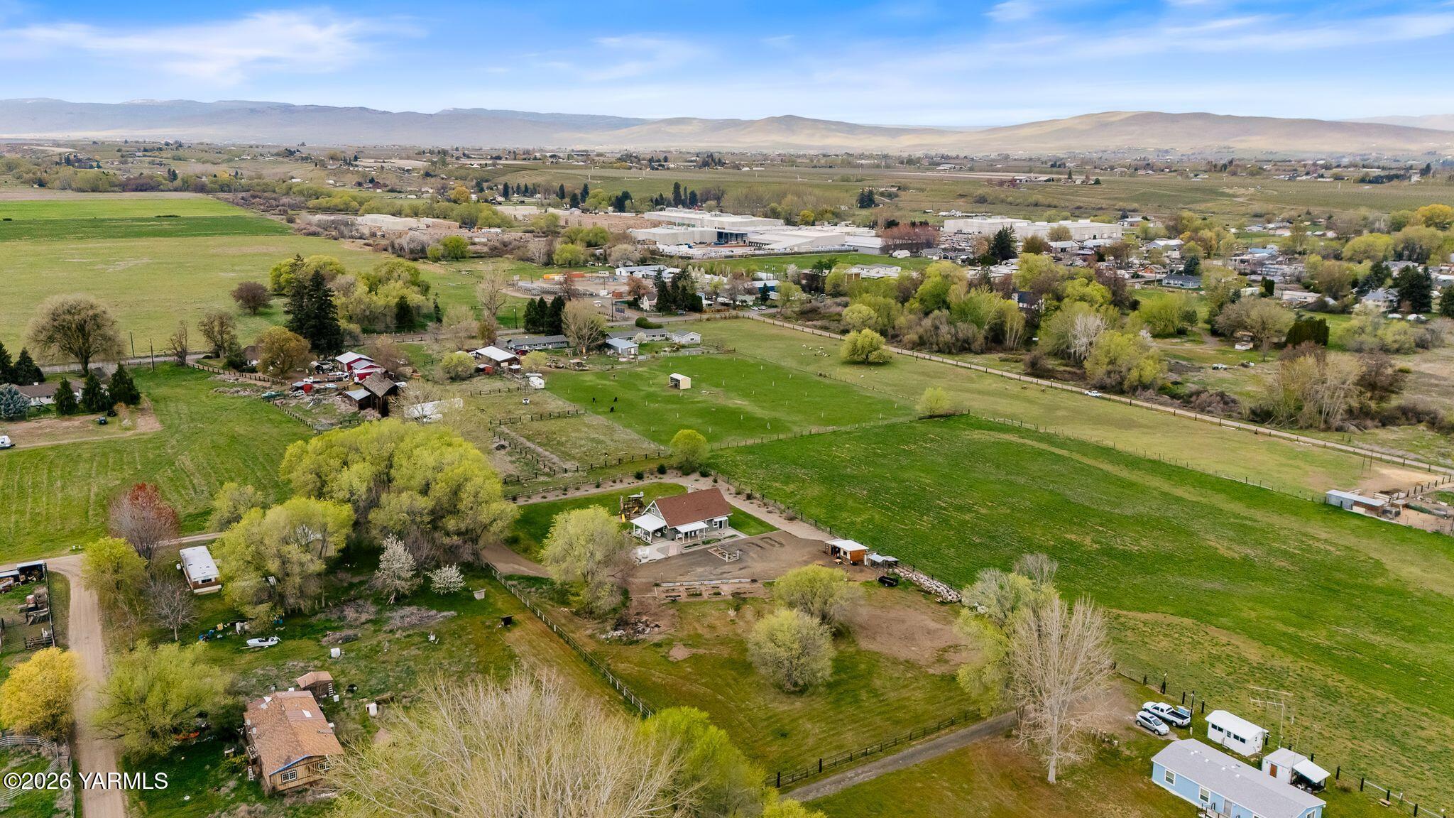 10321 Meadowbrook Road Yakima, WA 98903 - Photo 34 of 40 5_10321 Meadowbrook Rd Aerials-4