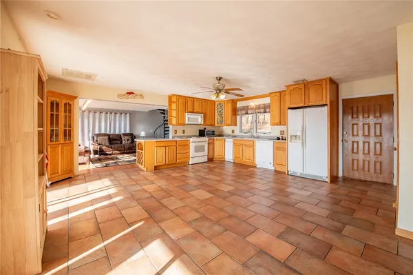 $500,000 | 22 Cady Lane, Glocester, RI 02814