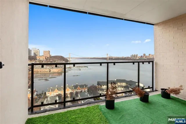 $2,950 | 1203 River Road, Unit 20C, Edgewater, NJ 07020