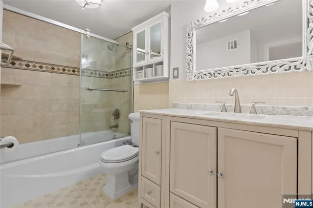 $2,950 | 1203 River Road, Unit 20C, Edgewater, NJ 07020