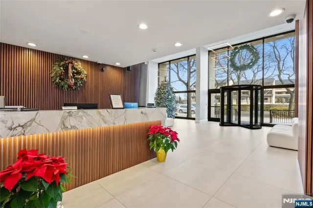 $2,950 | 1203 River Road, Unit 20C, Edgewater, NJ 07020