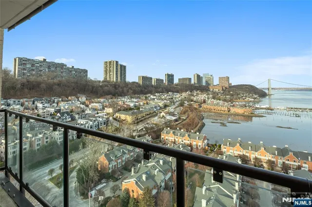 $2,950 | 1203 River Road, Unit 20C, Edgewater, NJ 07020