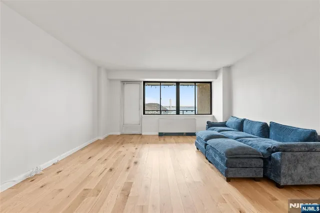 $2,950 | 1203 River Road, Unit 20C, Edgewater, NJ 07020