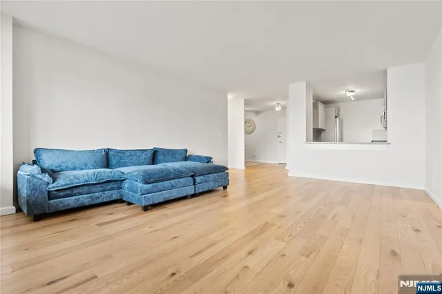 $2,950 | 1203 River Road, Unit 20C, Edgewater, NJ 07020