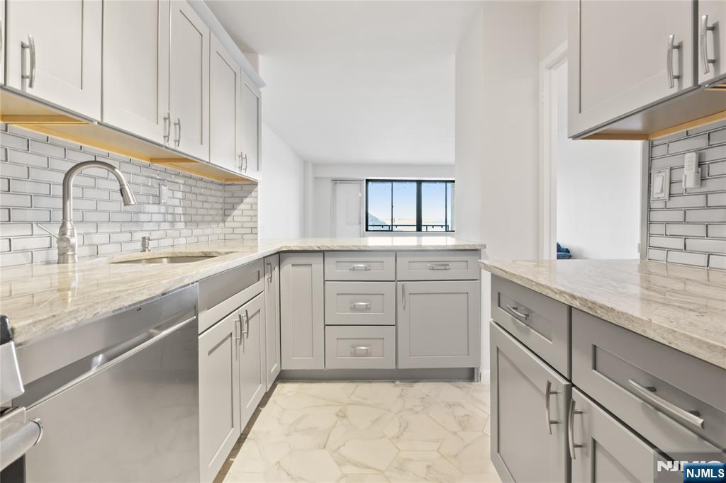 1203 River Road, Unit 20C Edgewater, NJ 07020 - Photo 6 of 19