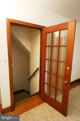 403 Hollen Road Baltimore, MD 21212 - Photo 17 of 27 Stairway Entrance to 2nd Floor