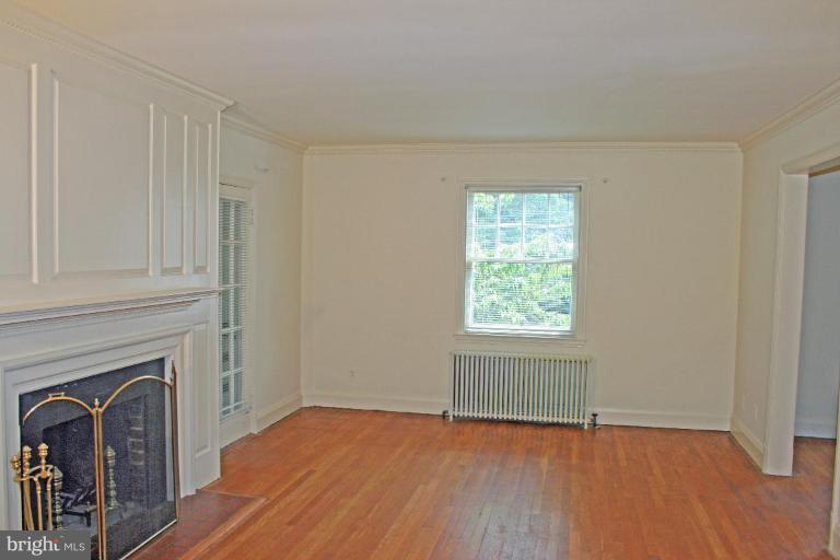 403 Hollen Road Baltimore, MD 21212 - Photo 3 of 27 Living Room