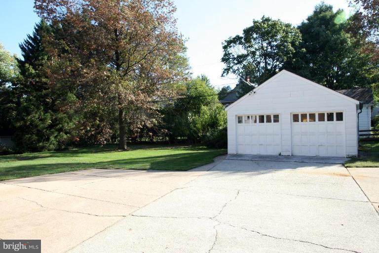 403 Hollen Road Baltimore, MD 21212 - Photo 27 of 27 Back Yard, Garages, Turnaround Area