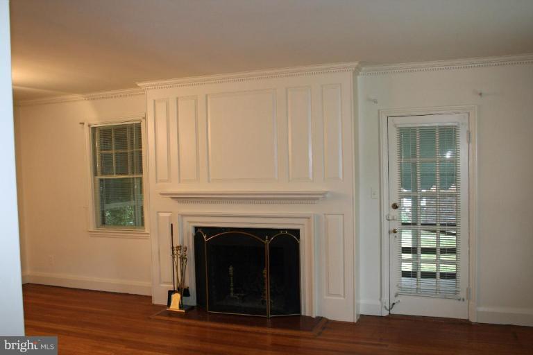 403 Hollen Road Baltimore, MD 21212 - Photo 4 of 27 Living Room