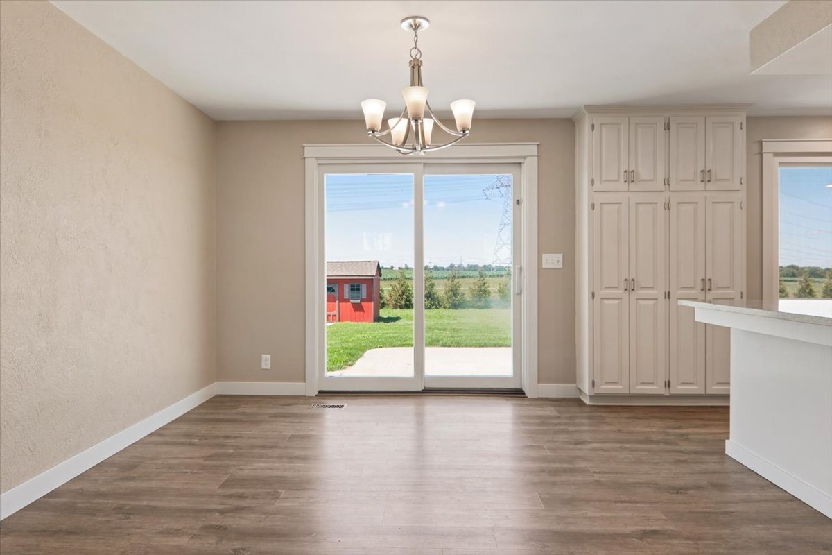 21184 Allentown Road Pekin, IL 61554 - Photo 8 of 60