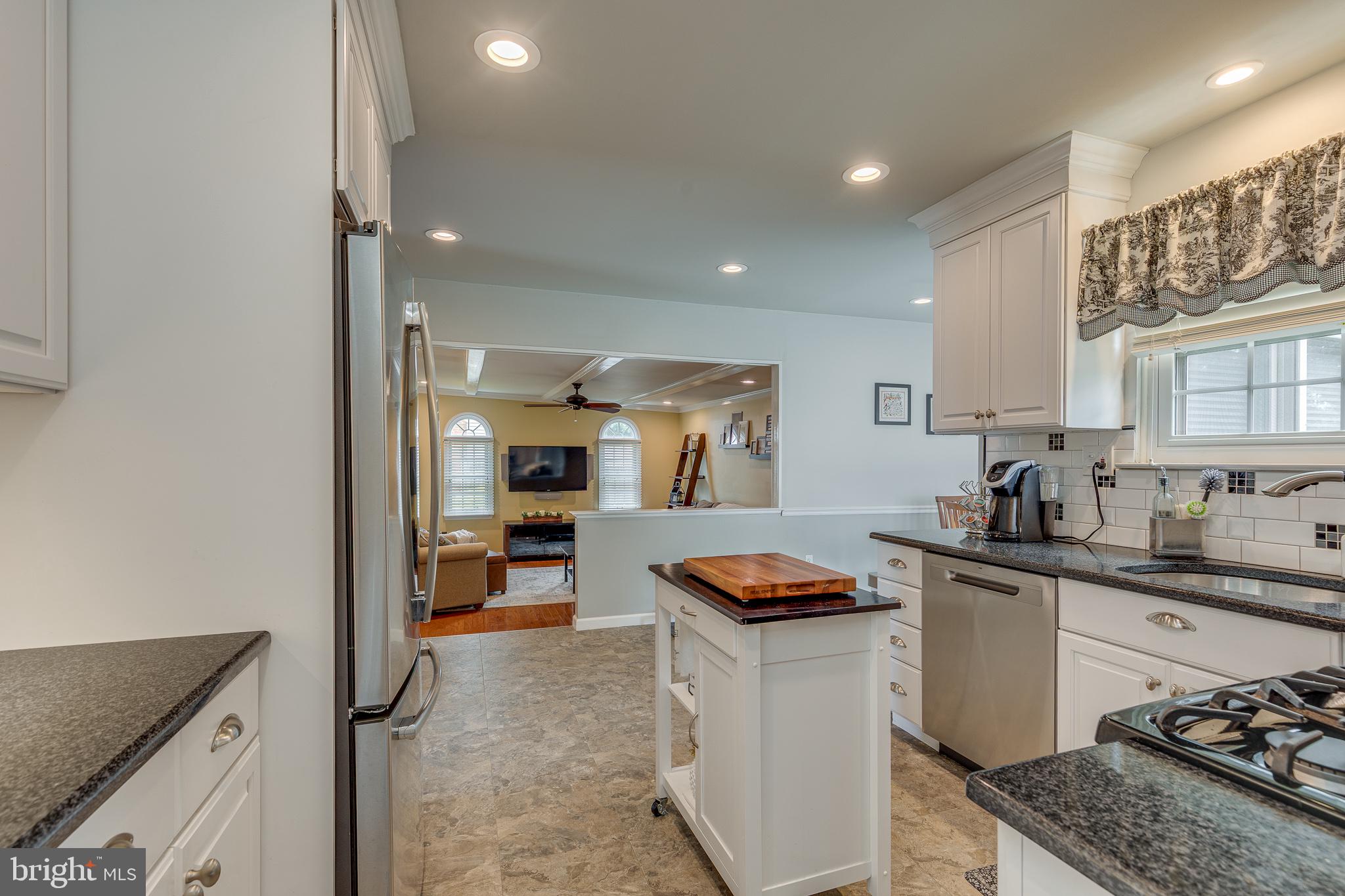 17 Utica Road Marlton, NJ 08053 - Photo 8 of 29 Bright and airy kitchen with charm.