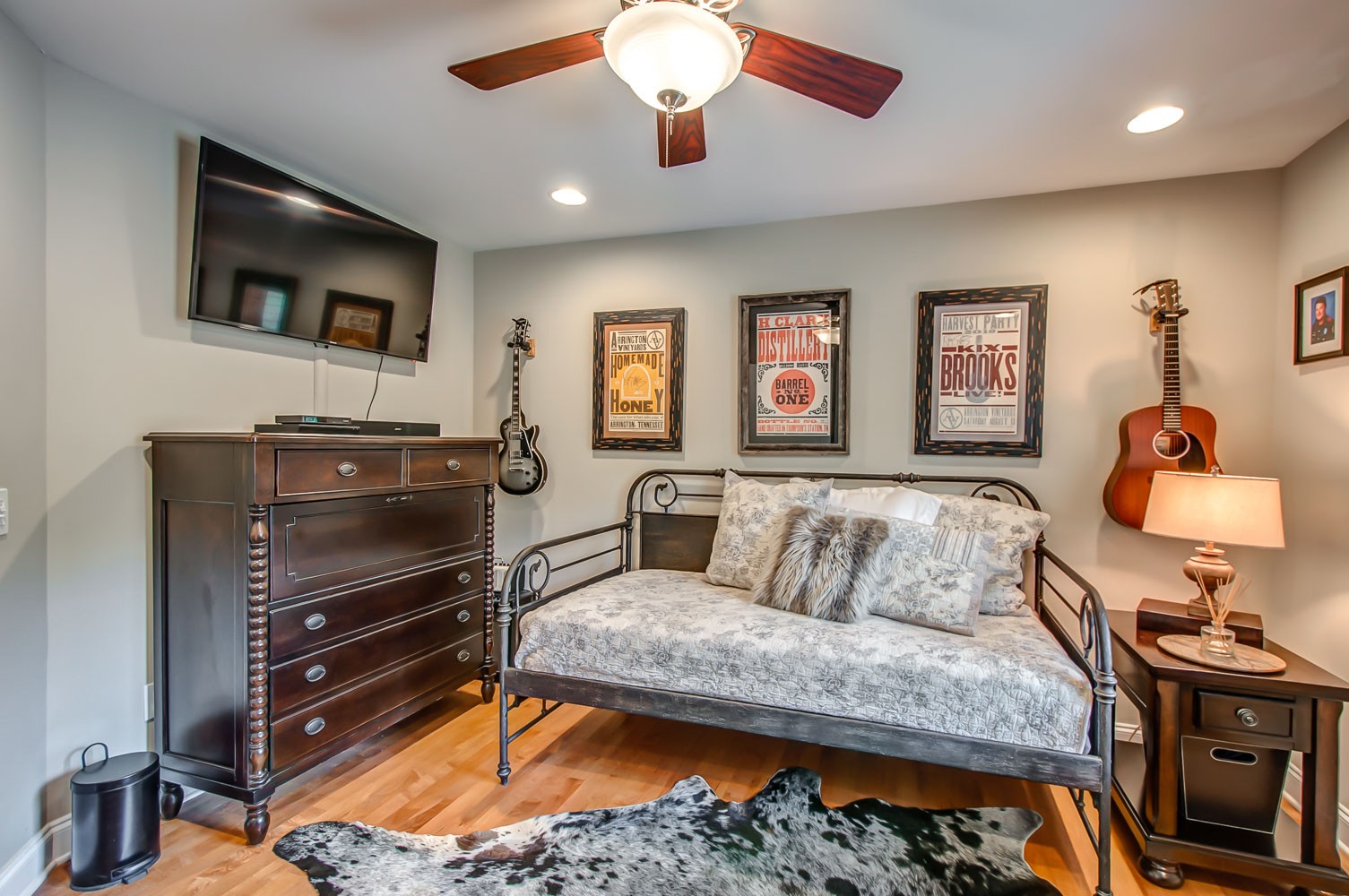 5934 Garrison Road Franklin, TN 37064 - Photo 36 of 39 a living room with furniture and a flat screen tv