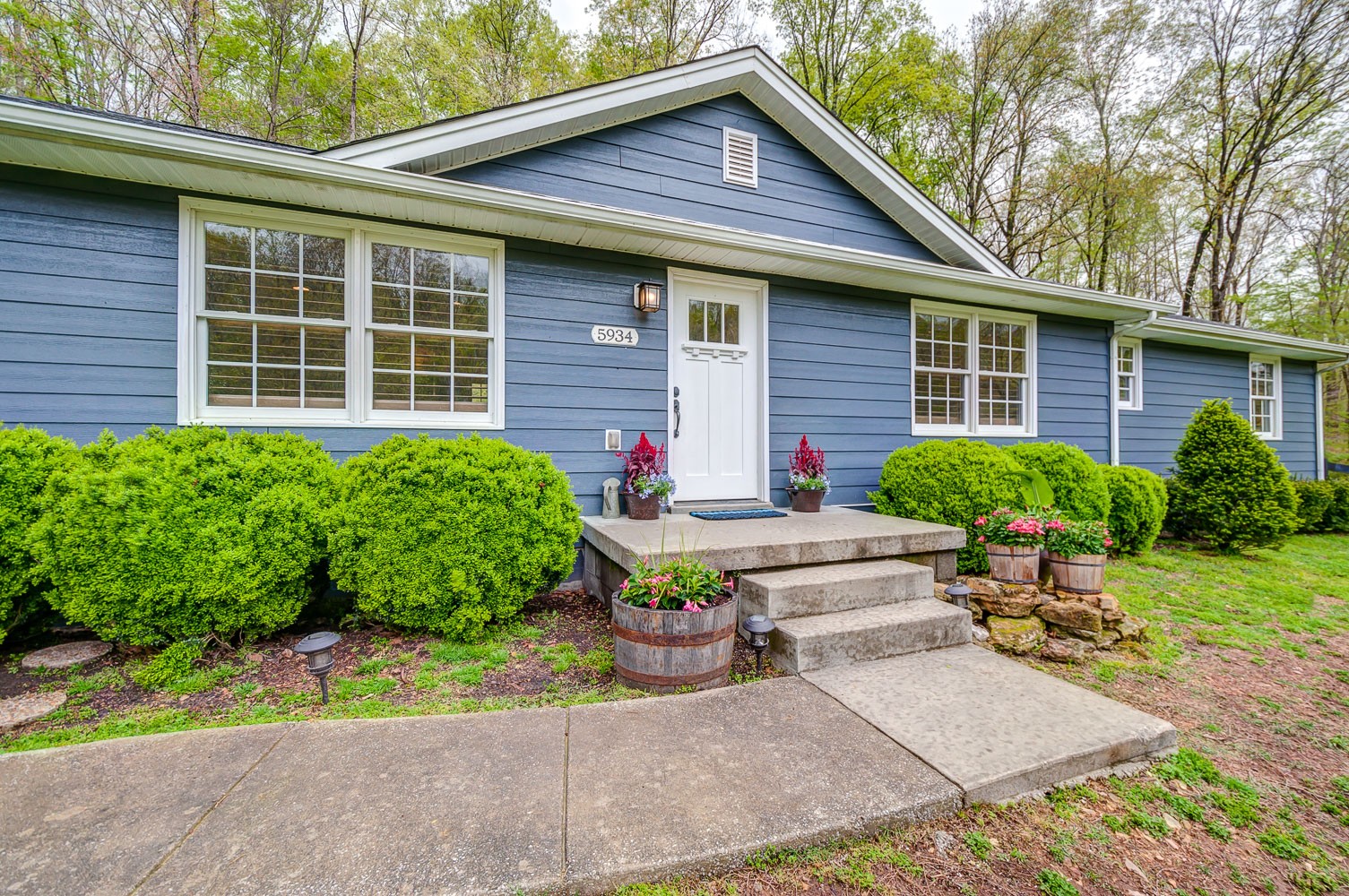 5934 Garrison Road Franklin, TN 37064 - Photo 6 of 39 a view of a house with sitting area and a garden