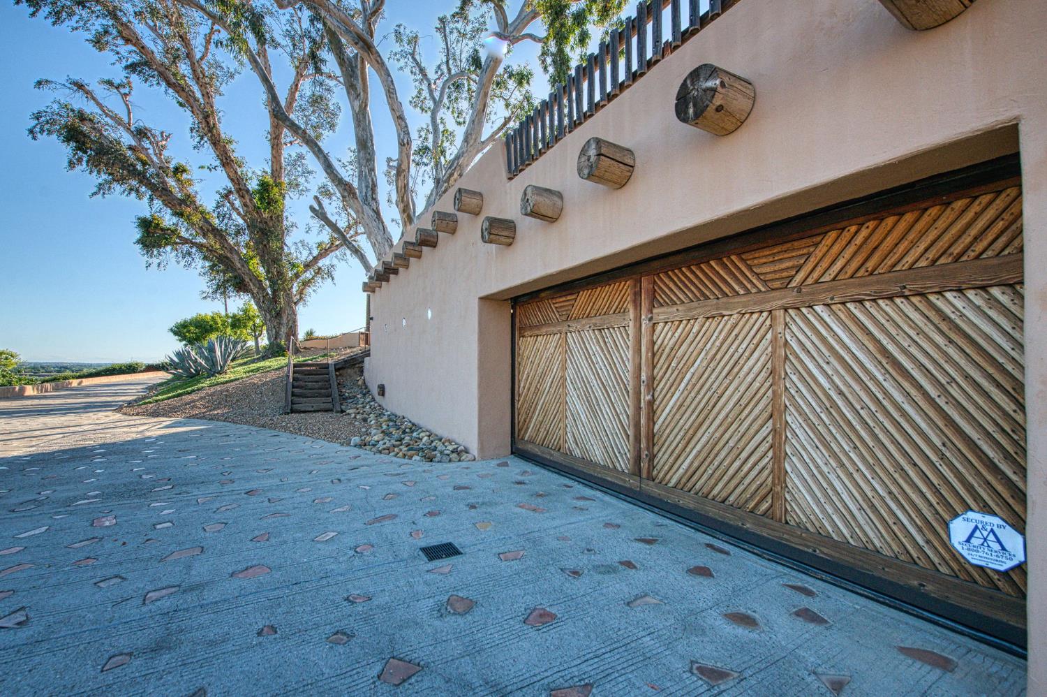 15516 North Friant Road Friant, CA 93626 - Photo 64 of 99 Sliding garage door