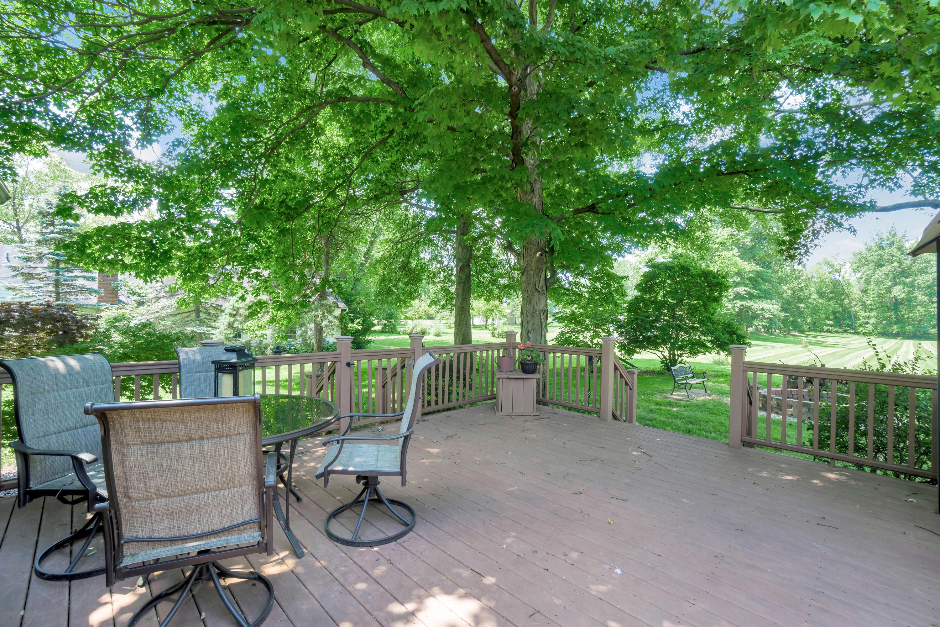 3939 Clotts Road Columbus, OH 43230 - Photo 40 of 50 Deck 2