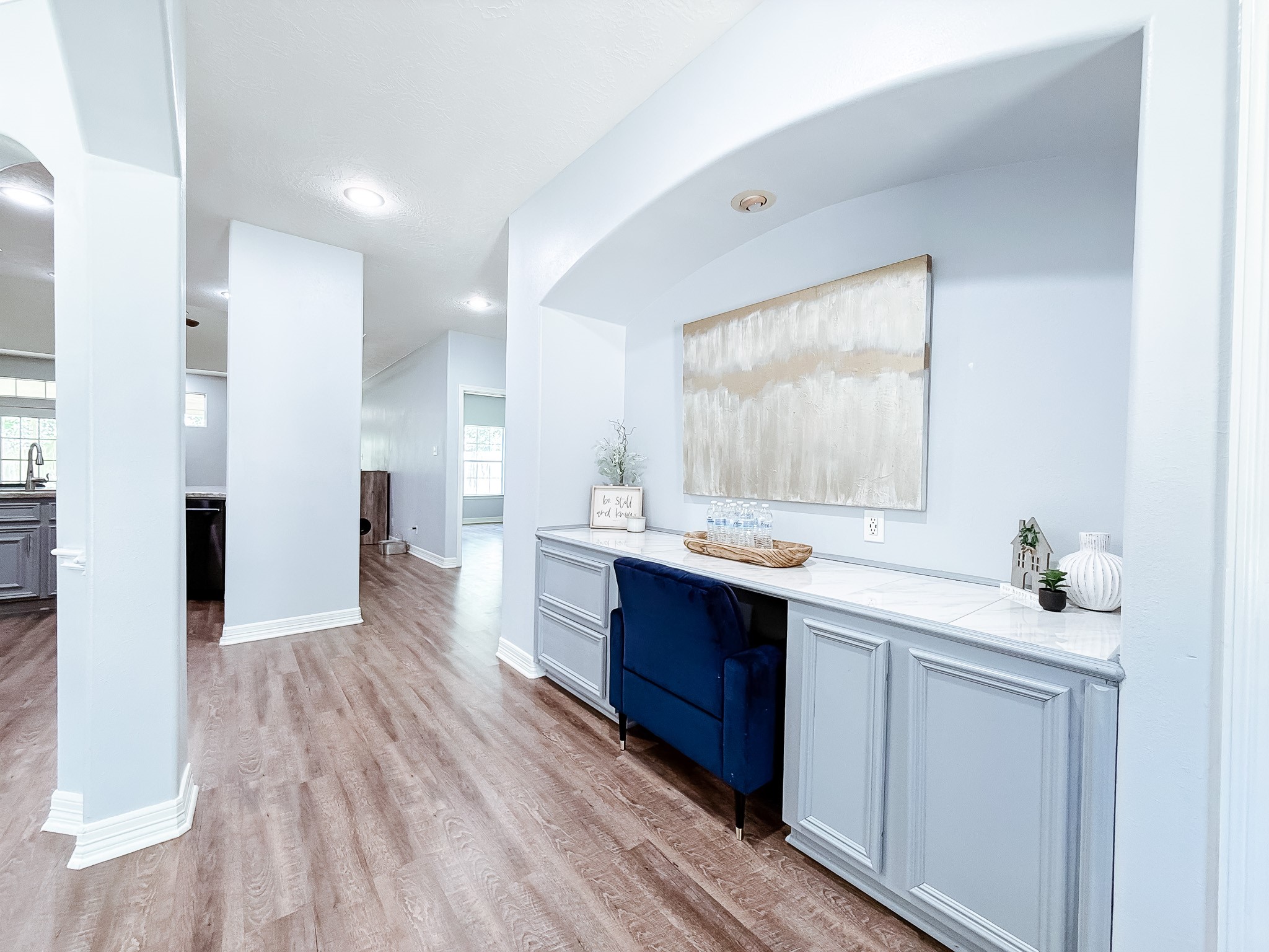 540 Springwood Drive Conroe, TX 77385 - Photo 5 of 23 Convenient catch all area for keys, mail, and all those Amazon packages!
