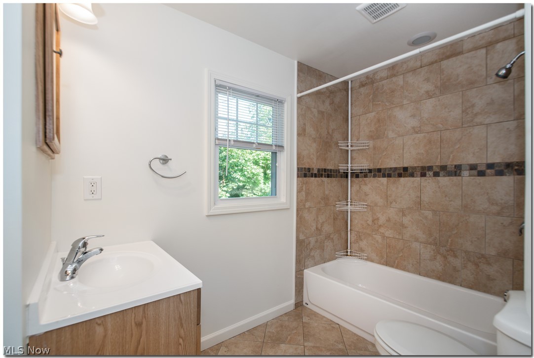 2416 Fenwick Road Cleveland, OH 44118 - Photo 27 of 35