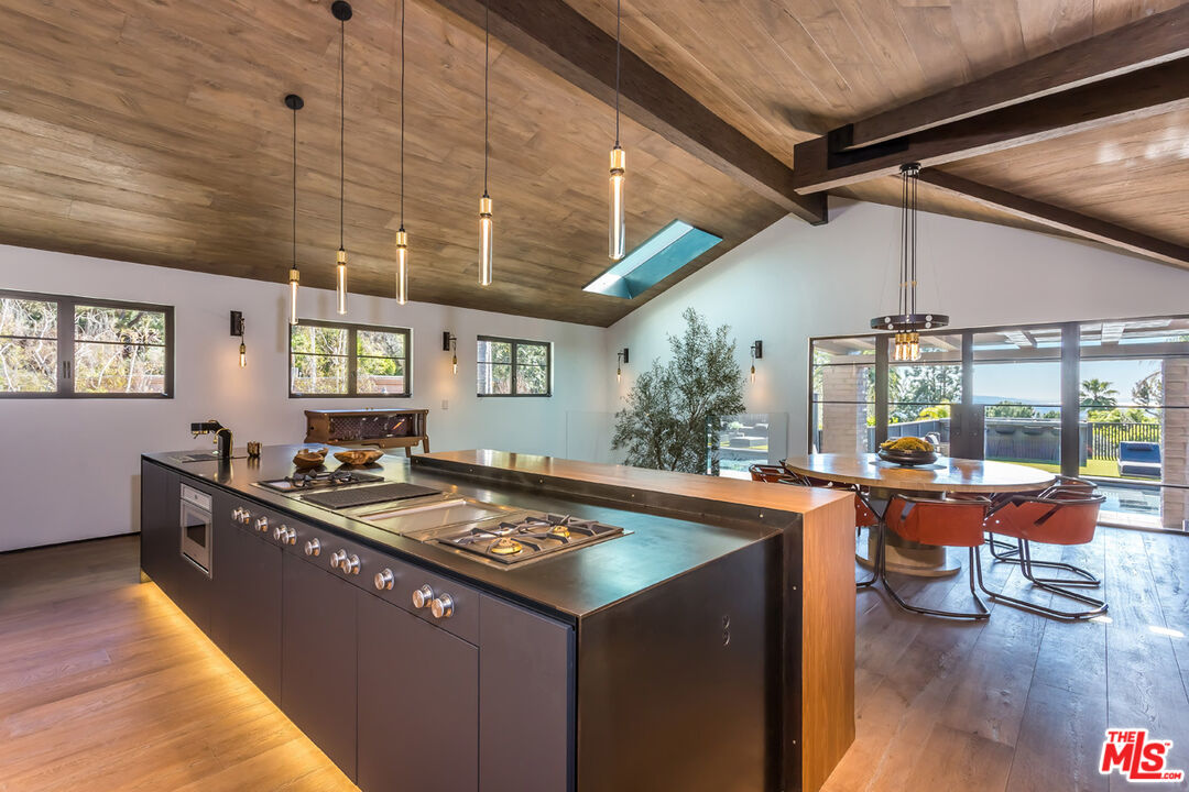 1707 Rising Glen Road Los Angeles, CA 90069 - Photo 7 of 54
