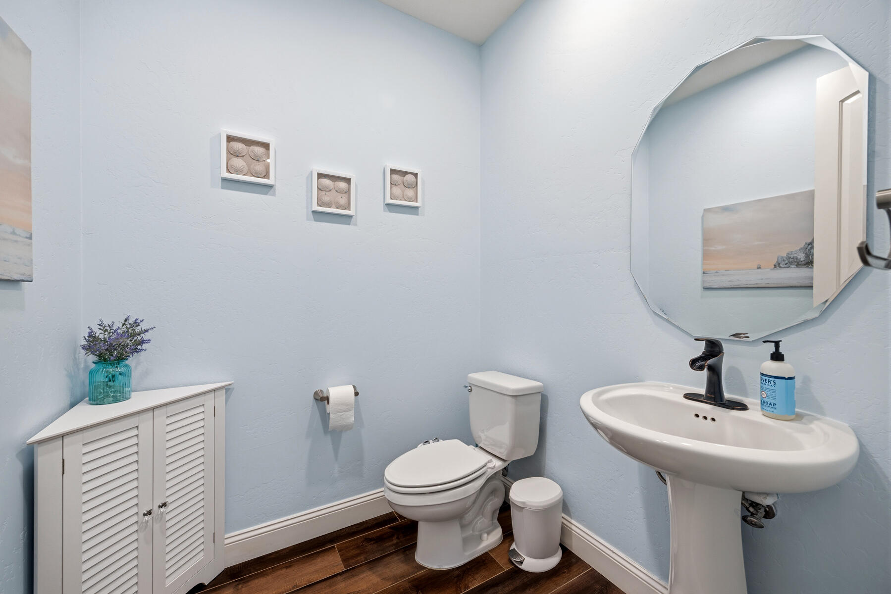 2208 West Benton Court Exeter, CA 93221 - Photo 33 of 84 33 - Half Bath