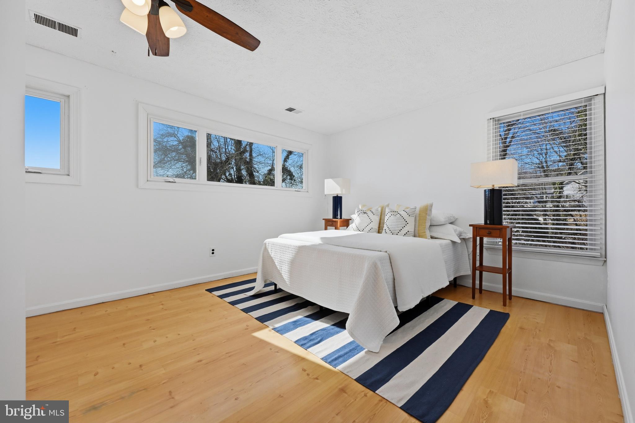 811 Long Cove Road Glen Burnie, MD 21060 - Photo 9 of 42 Primary waterside bedroom (12' 5" x 21' 5")